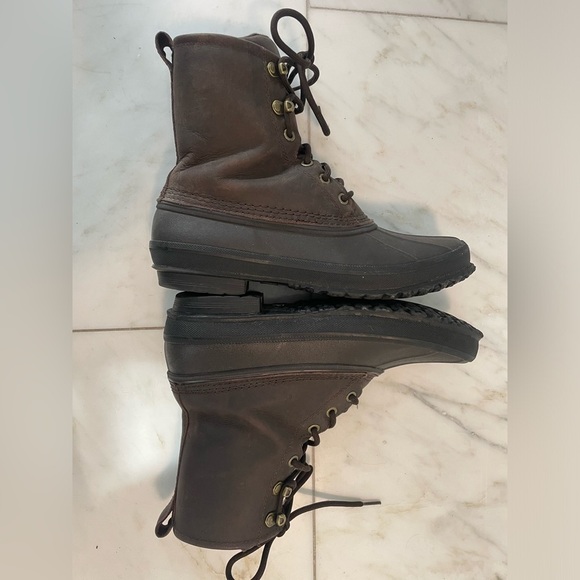UGG, men’s 9, brown leather and black rubber duck boots, flawed - Picture 7 of 10